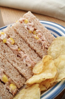 kaplama ton balığı ve Mısır sandviç