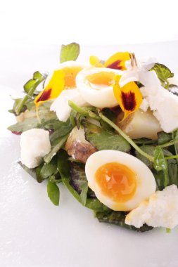 Bıldırcın yumurta salatası patates