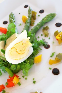 sağlıklı salata yemek