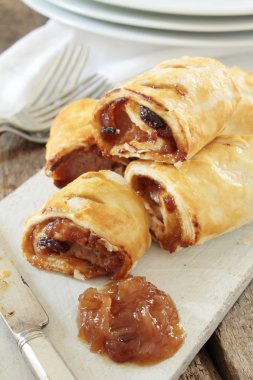 ev pişmiş sosis rolls