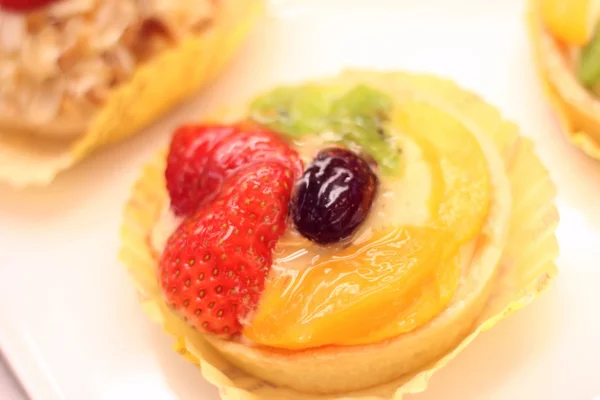 Tarta de pastel con frutas — Foto de Stock