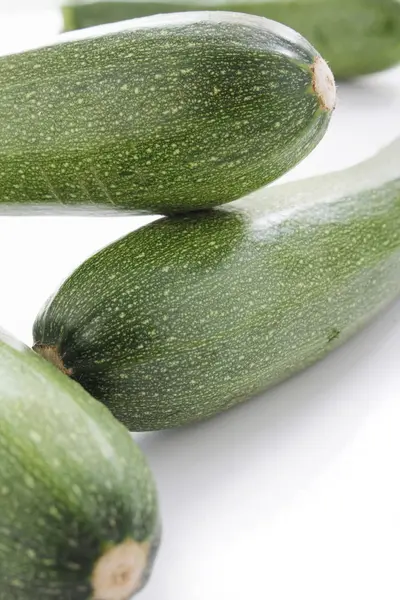 Zucchine intere fresche — Foto Stock