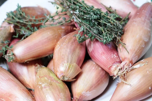 Fresh onions with greens — Stock Photo, Image