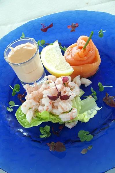 Plated fish dinner — Stock Photo, Image