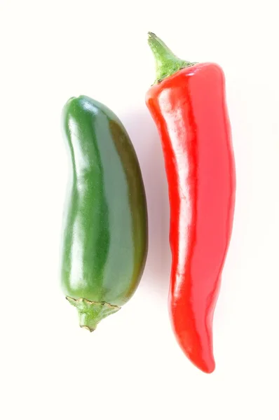 Chiles verdes y rojos — Foto de Stock