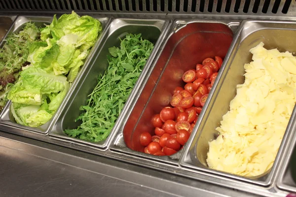 Verduras de temporada en la cocina — Foto de Stock