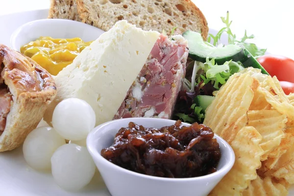 Tradiční britské ploughmans oběd — Stock fotografie