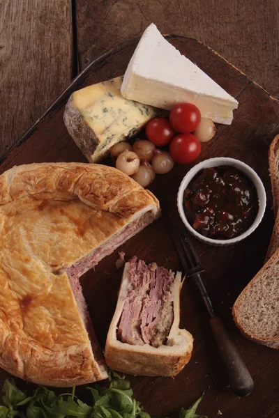 Picnic pork pie ploughmans lunch — Stock Photo, Image