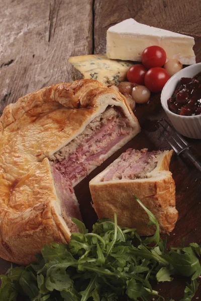 Picnic pork pie ploughmans lunch — Stock Photo, Image