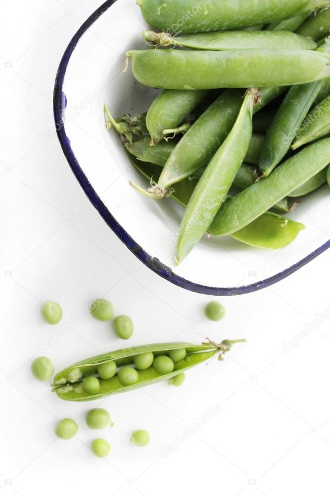 fresh garden peas in pods