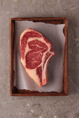 büyük yaşlı dana kaburga biftek