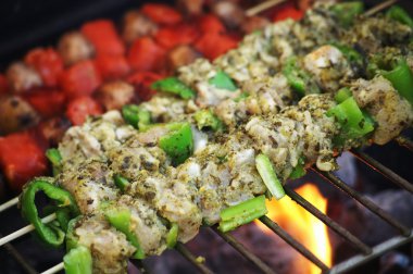 domuz eti kebap üzerinde Barbekü tavuk