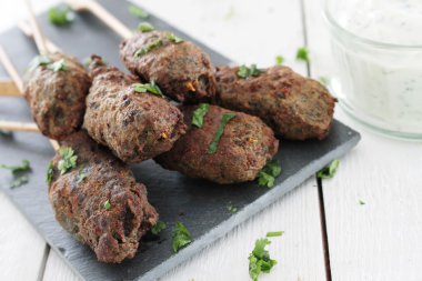 Mini kanepe şiş köfte kebap