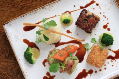 sebze ile kaplama domuz eti yemek