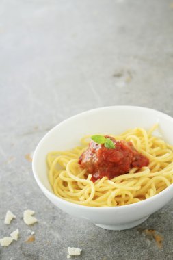 Domates soslu köfte.