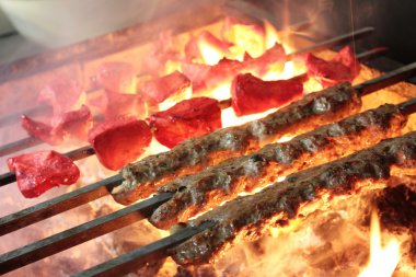 şiş köfte tikka ekmek şal