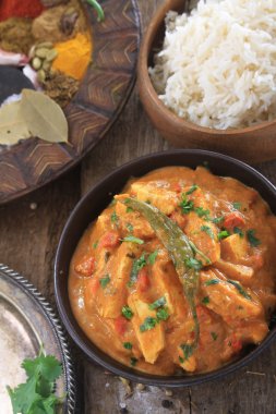 Hint baharatlı köri