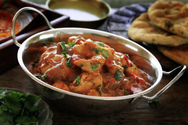 tavuk balti köri yemek