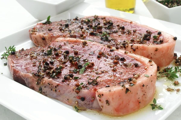 Raw uncooked steaks — Stock Photo, Image