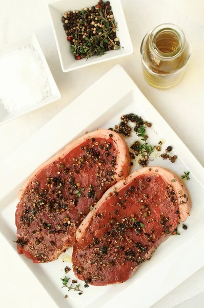 Raw uncooked steaks — Stock Photo, Image