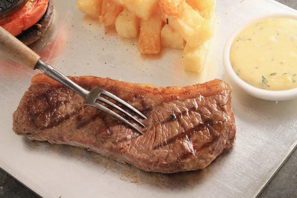 Postříbřené steak jídlo večeře — Stock fotografie