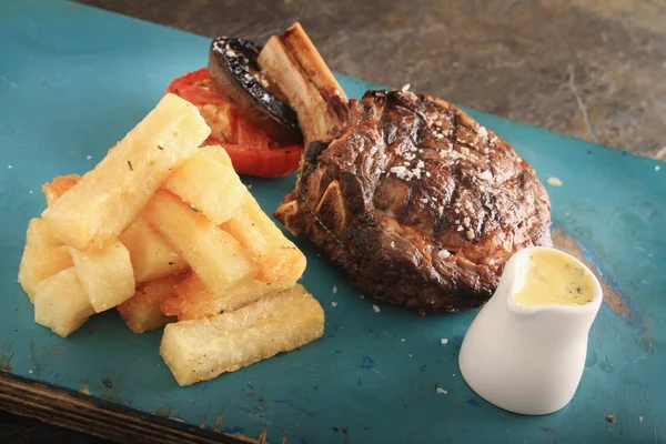 Jantar banhado a bife refeição — Fotografia de Stock