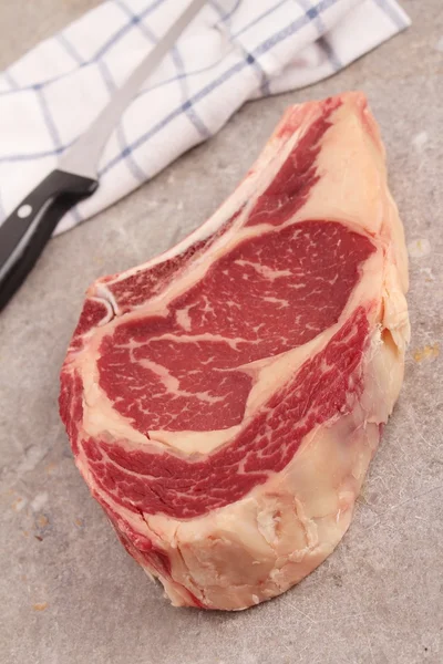 Gros steak de côtes de bœuf vieilli — Photo