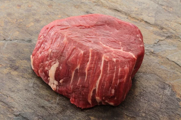 Filet van rauwe biefstuk — Stockfoto