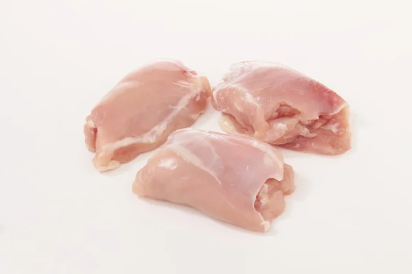 Čerstvé syrové kuřecí kousky — Stock fotografie