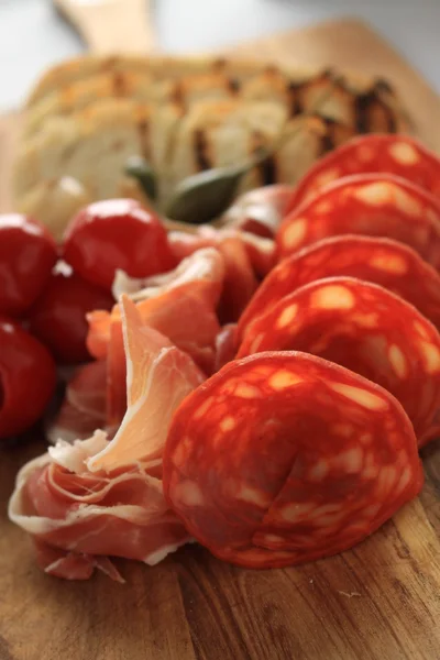 Tapas de salame curadas com carne — Fotografia de Stock