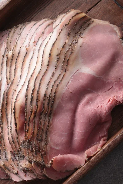 Pastrami friss szeletelt marhahús — Stock Fotó