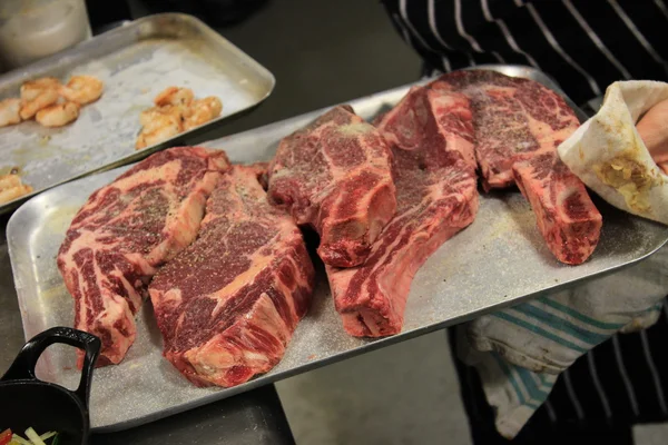 Preparing uncooked steaks — Stock Photo, Image