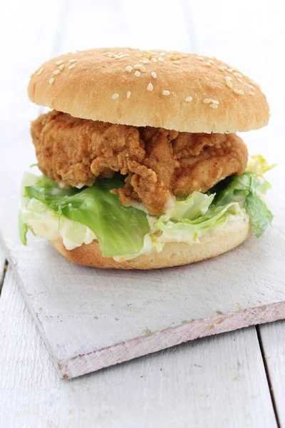 Burger de poulet plat repas — Photo