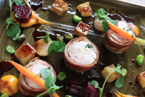 Rabbit chicken roulade with vegetables — Stock Photo, Image