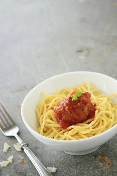 Almôndega em molho de tomate — Fotografia de Stock