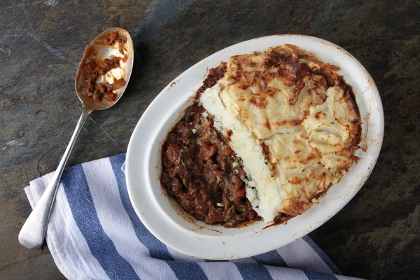 Cottage pie in dish — Stock Photo, Image