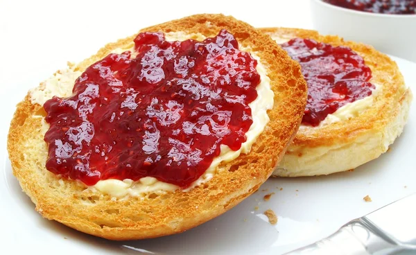 Tea cakes muffins with jam — Stock Photo, Image