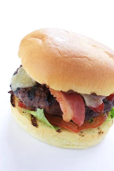 Hamburger w kok na talerzu — Zdjęcie stockowe