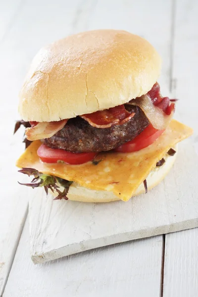 Gurmánský hovězí burger — Stock fotografie