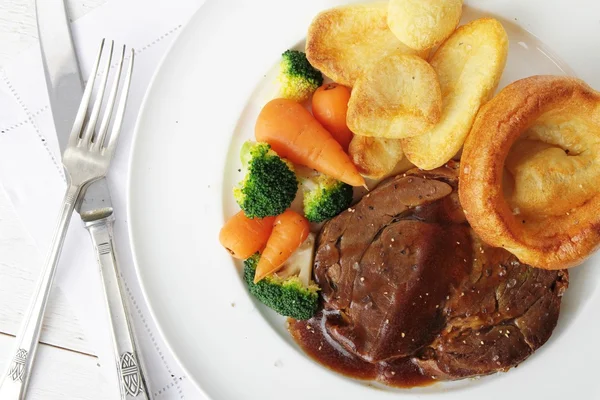 Traditional roast beef dinner — Stock Photo, Image