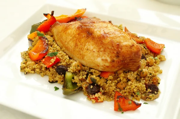 Plated chicken dinner meal — Stock Photo, Image