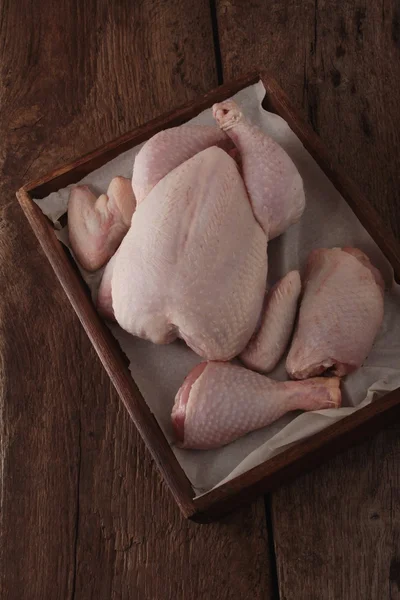 Preparação de frango cru — Fotografia de Stock