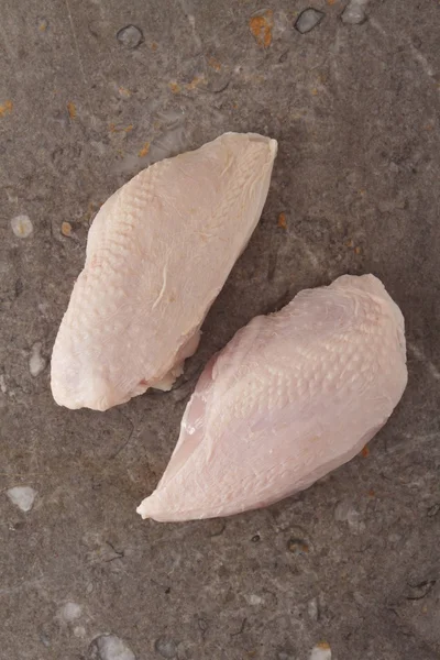 Pedaços de frango cru fresco — Fotografia de Stock