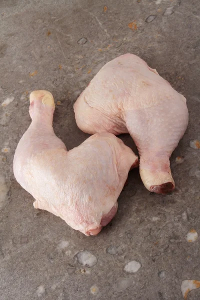 Pernas de frango inteiras crus não cozidas — Fotografia de Stock