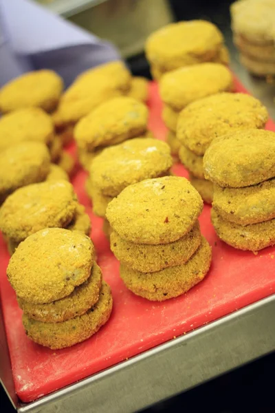 Gâteaux de pommes de terre de poulet panés — Photo