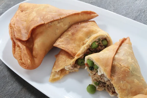 Tradycyjne Samosas indyjscy — Zdjęcie stockowe