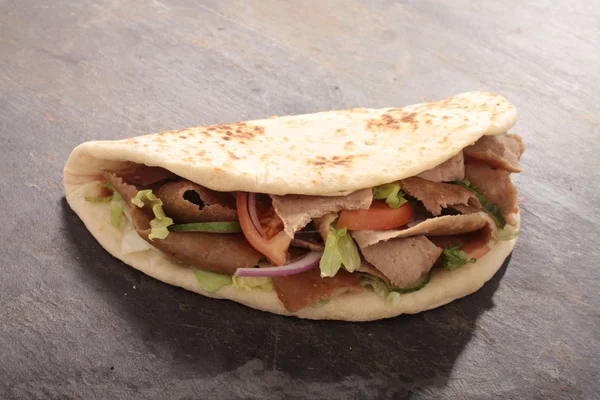 Tikka shish donner wrap sandwich — Stockfoto