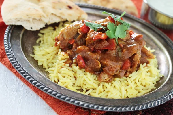 Harina de pollo al curry plateado — Foto de Stock