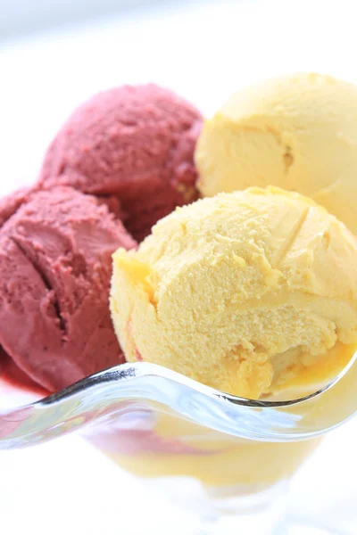 Sweet Fresh ice cream — Stock Photo, Image