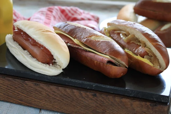 Panini su tavola di legno — Foto Stock